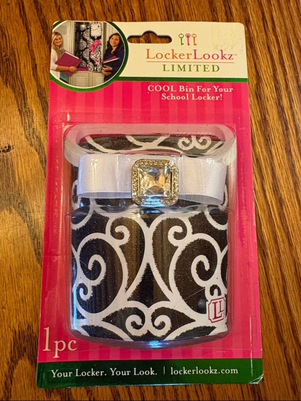 NWT LLZ LockerLookz Magnetic Locker Bin in Black & White Scroll w/ Diamond Gem
